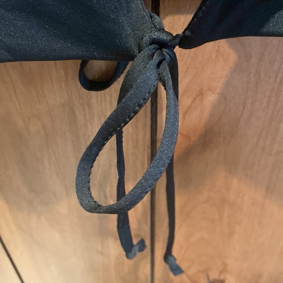 Sweet black polyester like overlay top - Picture 3 of 3